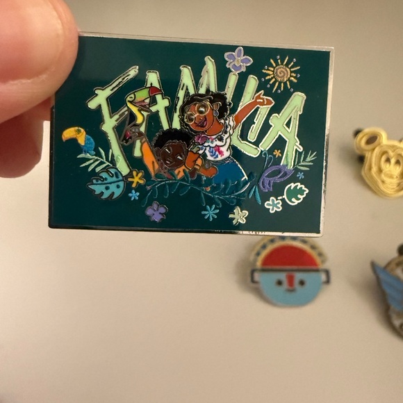 Disney Pin Set - Picture 5 of 6